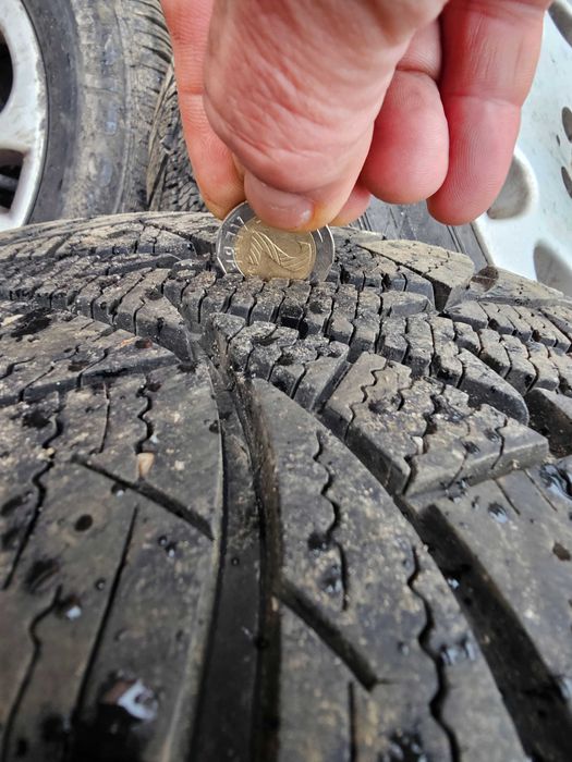 Продавам комплект зимни гуми с джанти