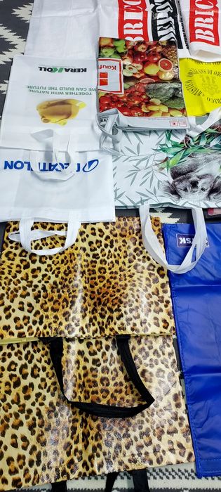 12 sacoșe și 5 saci rafie,noi