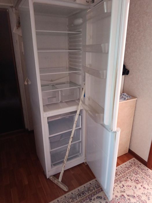 Продается холодильник Indesit