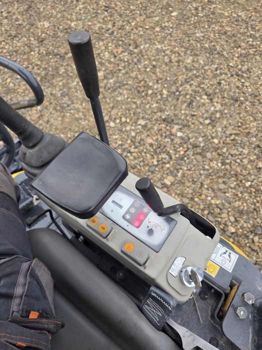 Miniexcavator komatsu pc16 r 1,8 tone, an 2020 takeuchi, jcb, kubota,