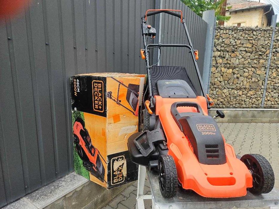 Masina electrica de tuns iarba Black Decker