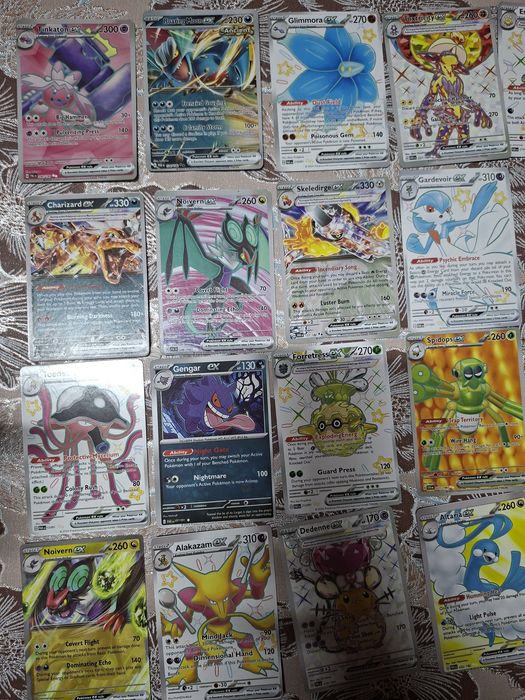 Vând cartonașe pokemon