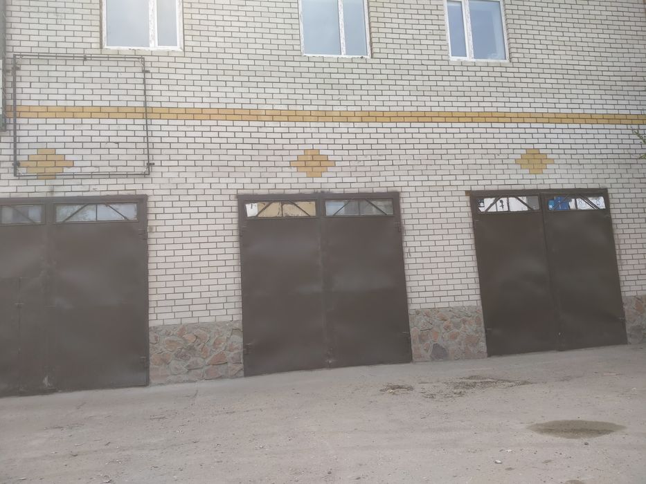 Сдам в аренду сто два подъемника и  яма́