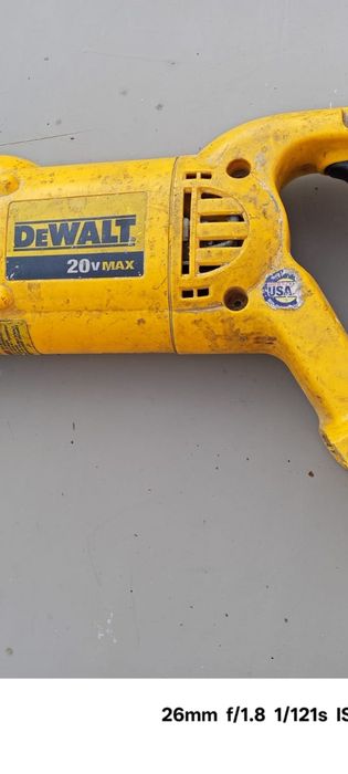 Сабельная пила дэволт