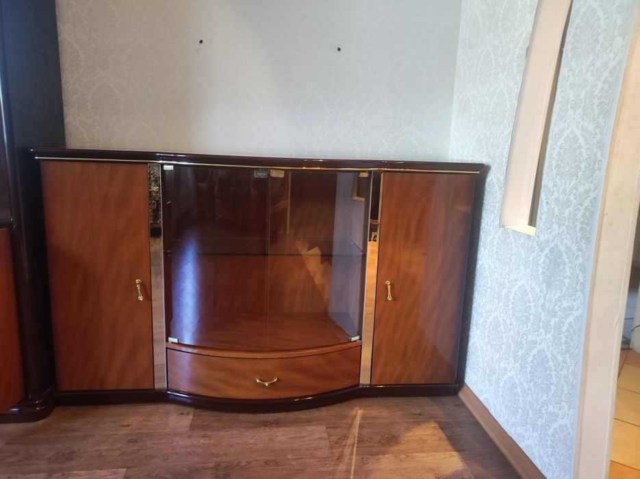 Продам шкаф гоостиная