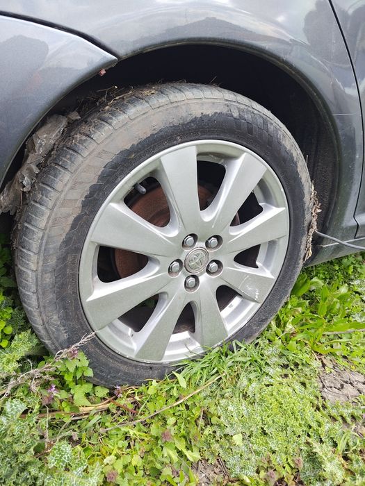 Джанти с гуми Toyota avensis T25 5 x100 17 тойота авенсис