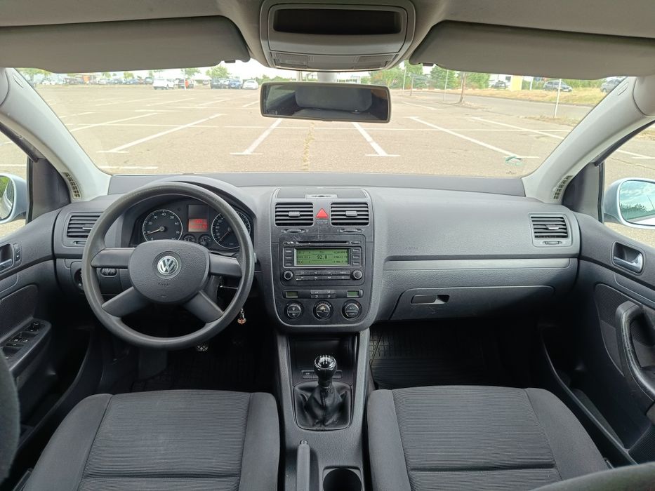 Volkswagen Golf 5 – 1.4 Benzină (2004) – Ideal Oraș / Începători