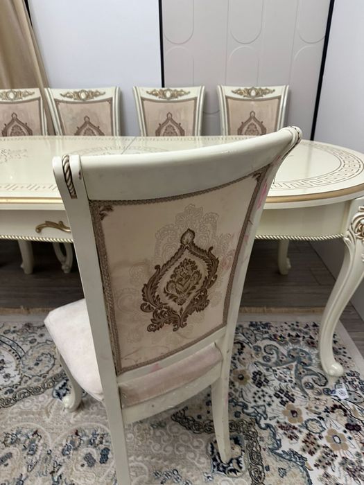 Стол со стульями