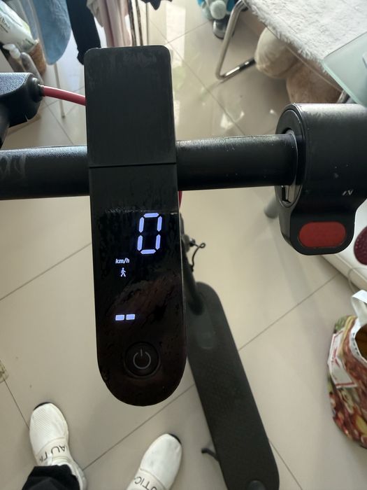 Xiomi Pro 2  trotineta electrica  cu incarcator si tot ce se vede la p