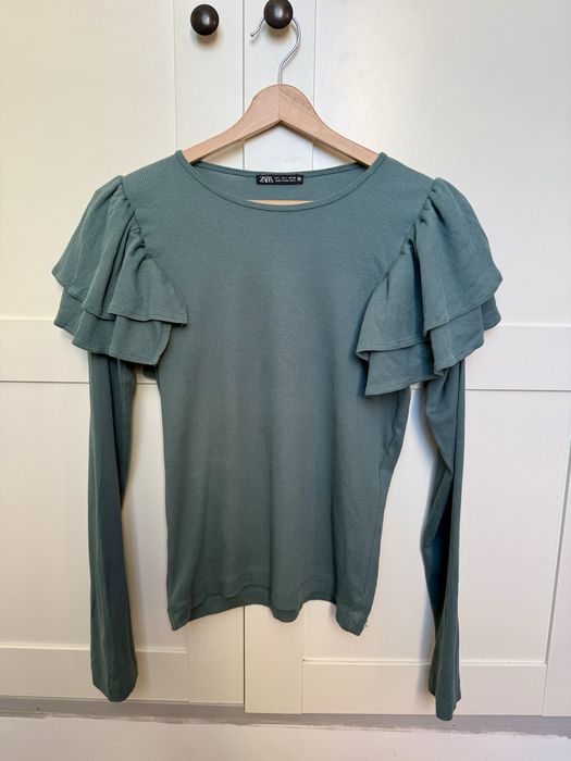 Блуза Zara в зелен цвят и елементи на рамената