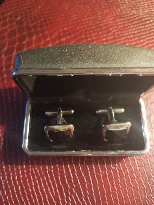 Запонки                .