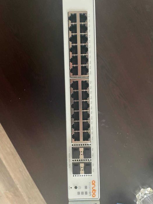 HP Aruba Instant On 1930 24G Switch