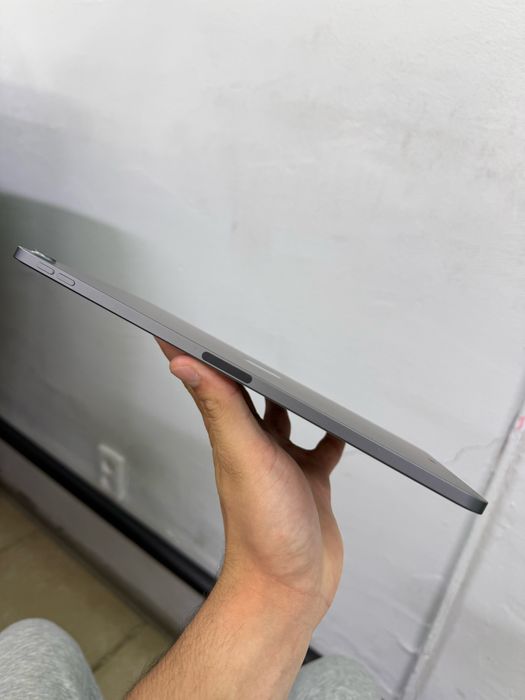 Продам iPad Air 5-го поколения