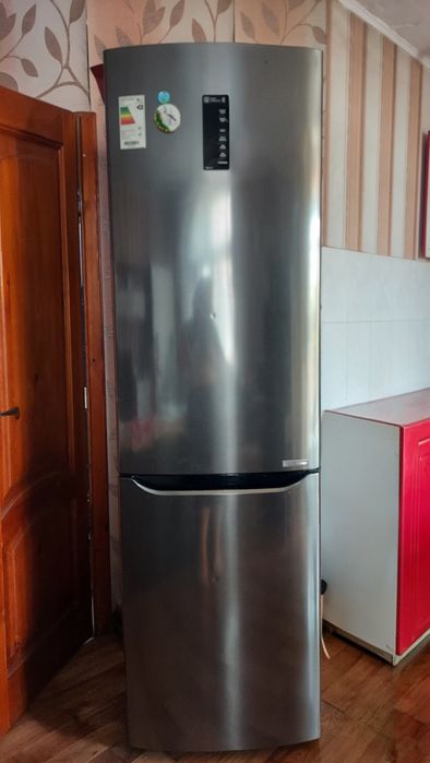 Продается холодильник LG