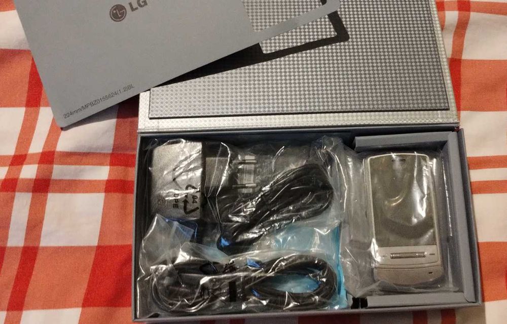 Telefon LG KE970 pachet complet, cutie, foarte putin folosit