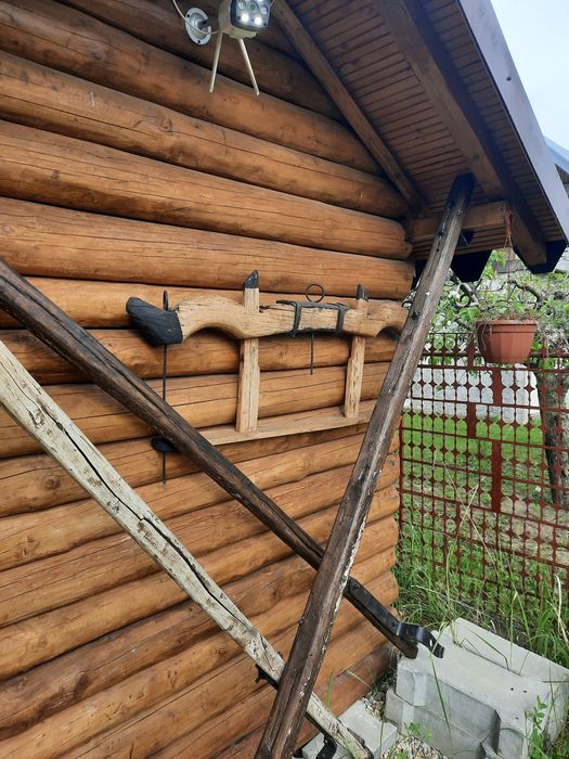 Protap din lemn carute juguri din lemn vechi rustice