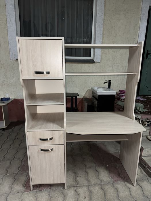 Продам компьютерный стол с полками