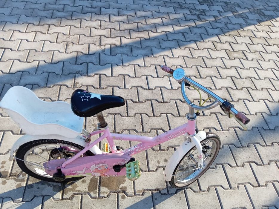 Vând bicicletă fetițe 250 lei negociabil