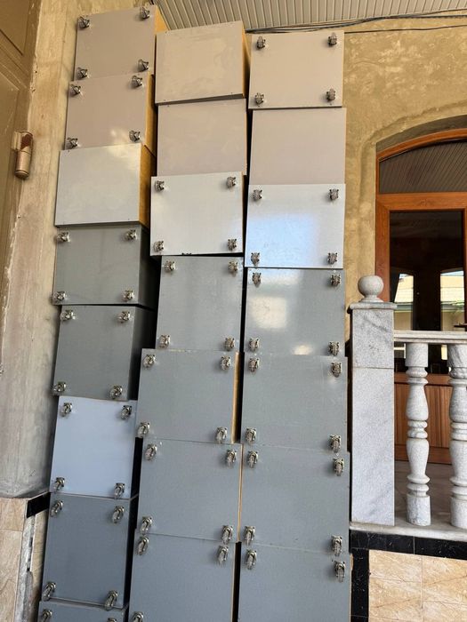 Медицинские кровати с матрасом и тумбочка