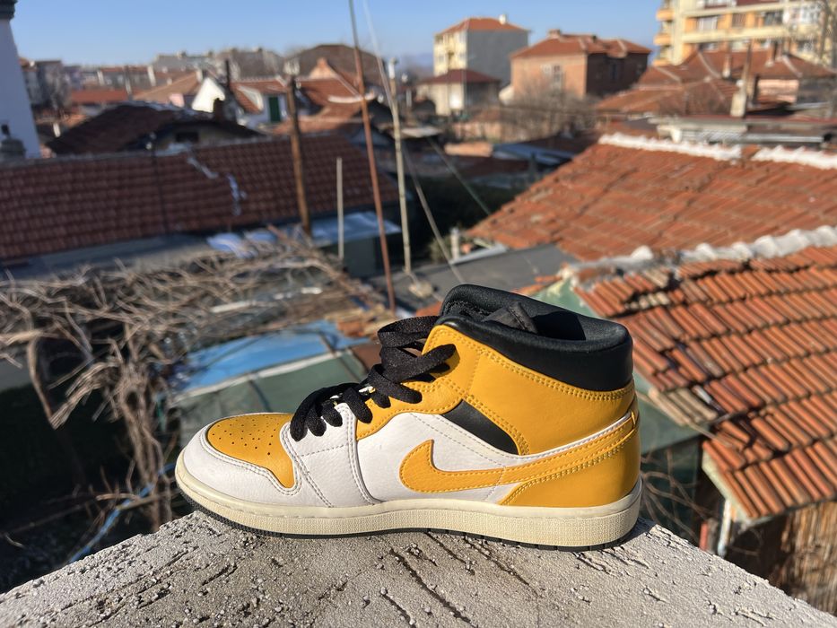 Nike Air Jordan 1 Retro 42 University Gold