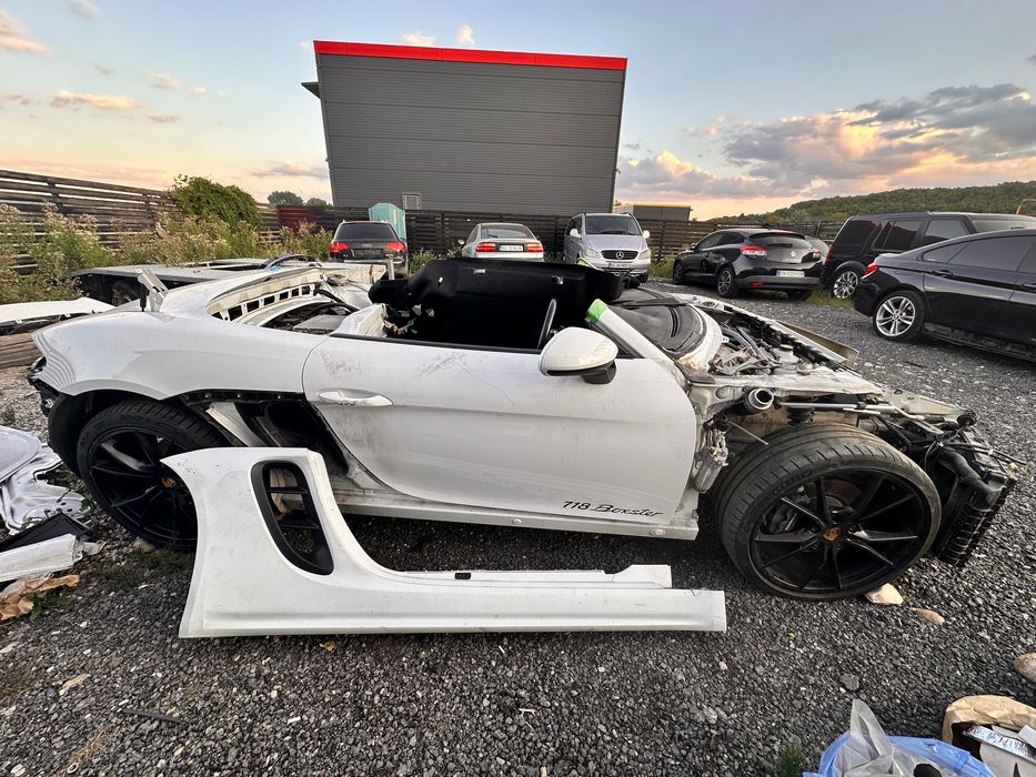 Se vinde complet sau dezmembrez Porsche Boxster 718