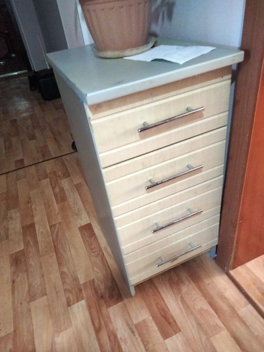 Гарнитур кухонный с мойкой б/у