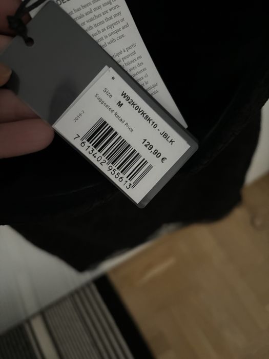 малка черна рокля Guess