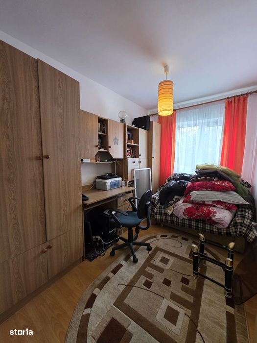 3 camere, decomandat, zona Favorit, parter cu balcon închis termopan