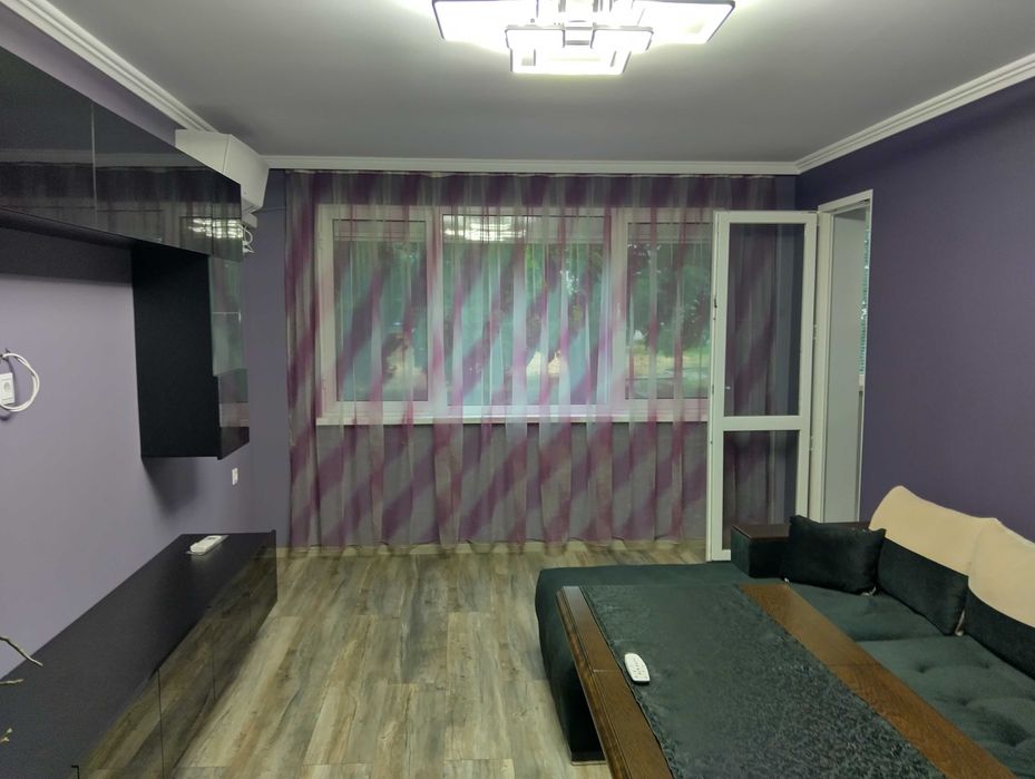 Продава луксозен тристаен апартамент