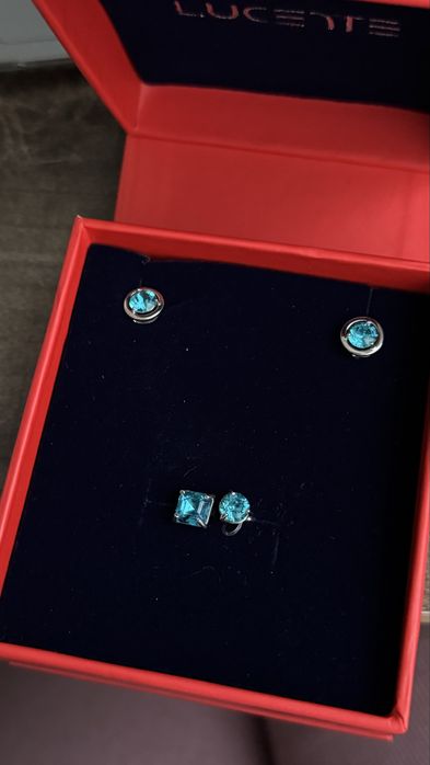 Серебрянные серьги гвоздики и кольцо.