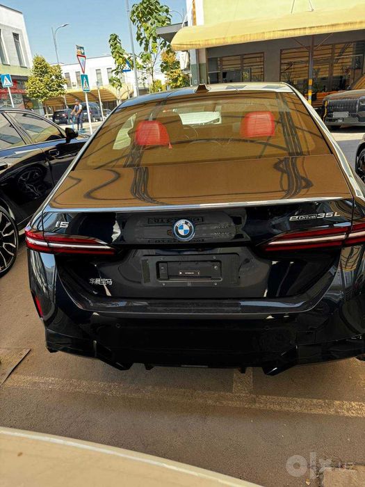 BMW i5 35L Full 340 ot kuchi