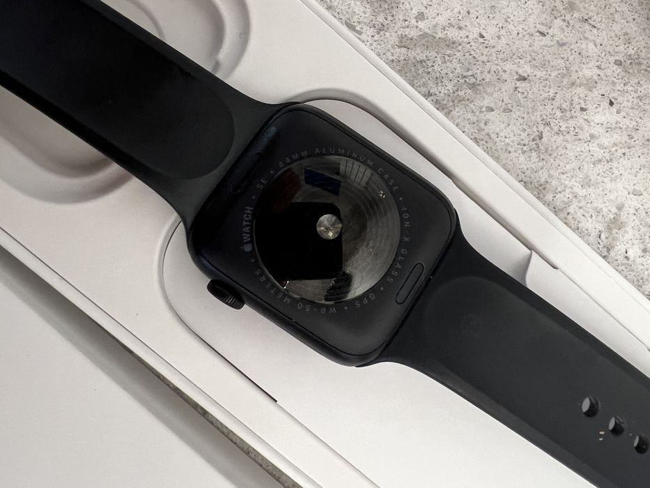 Apple watch SE smartwatch