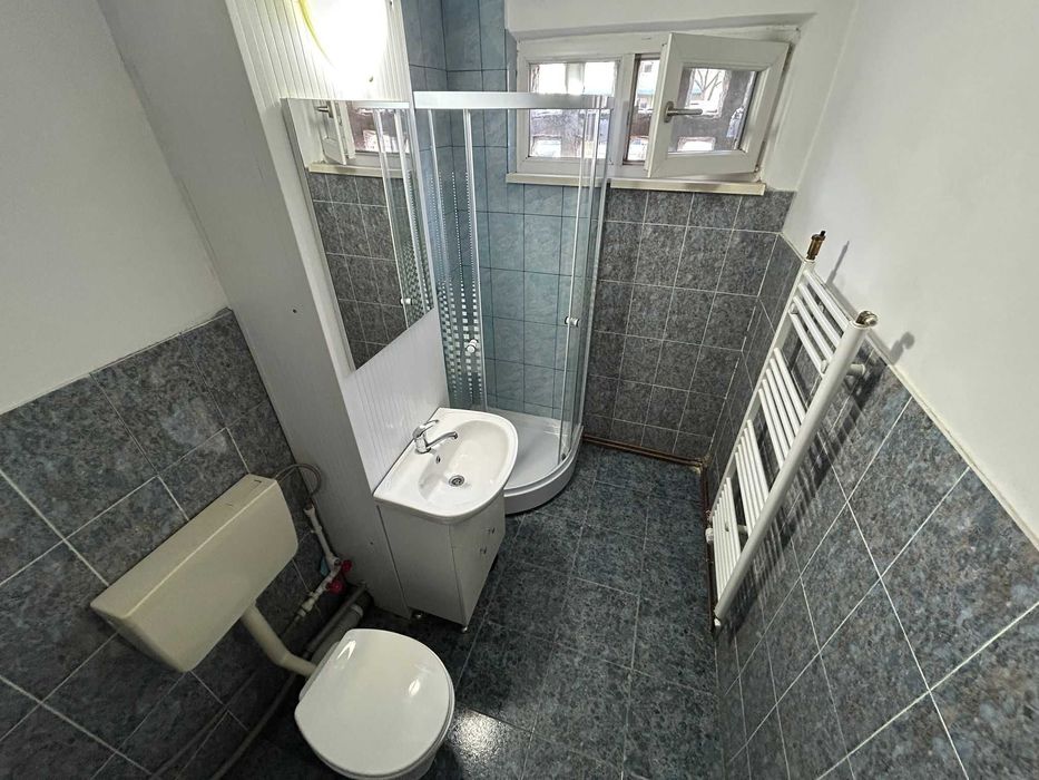 Inchiriez apartament 3 camere