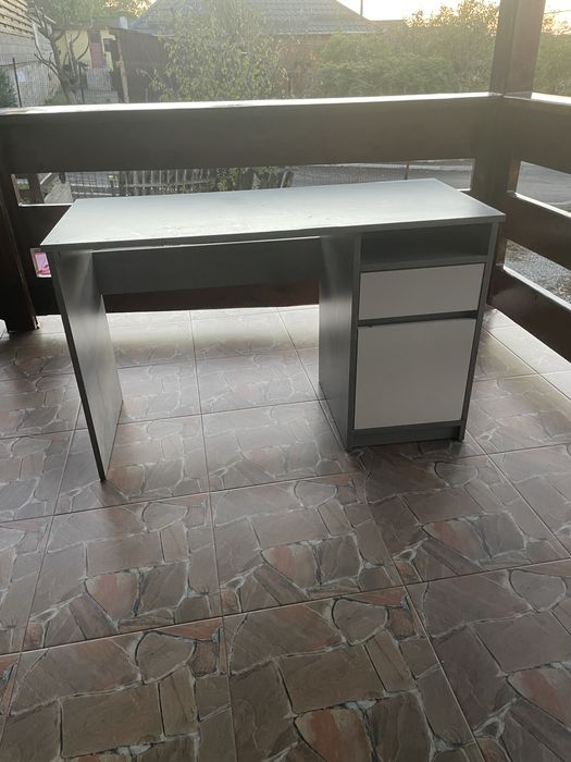 Vand birou in stare foarte buna,350 lei