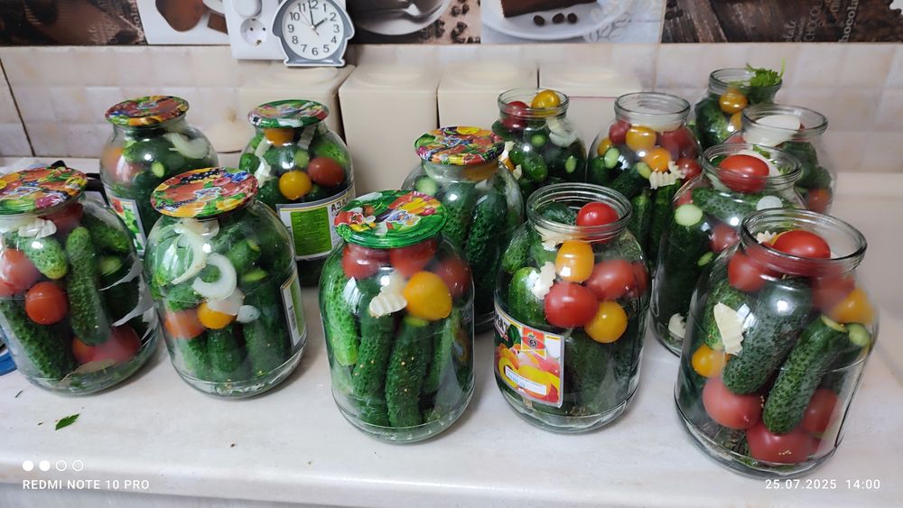 Огурцы маринованные..помидоры..ассорти..