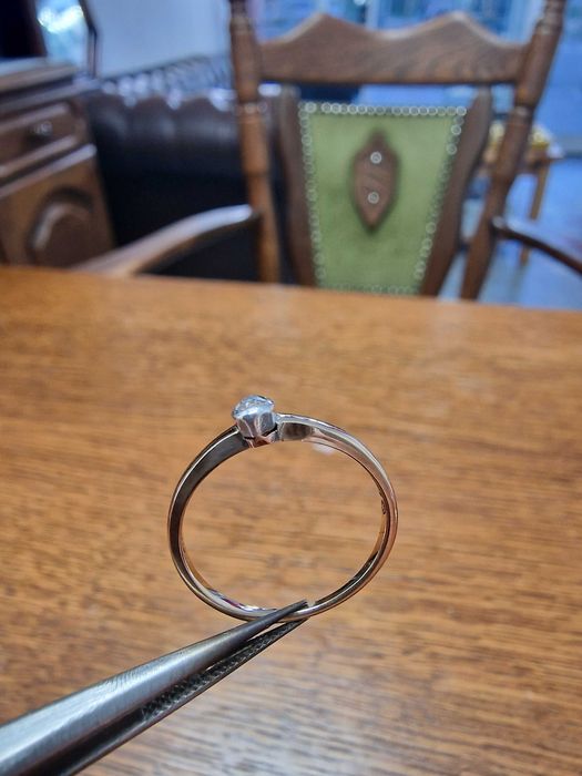 Дамски Златен Пръстен с ДИАМАНТ - Заложна къща Галерия 65