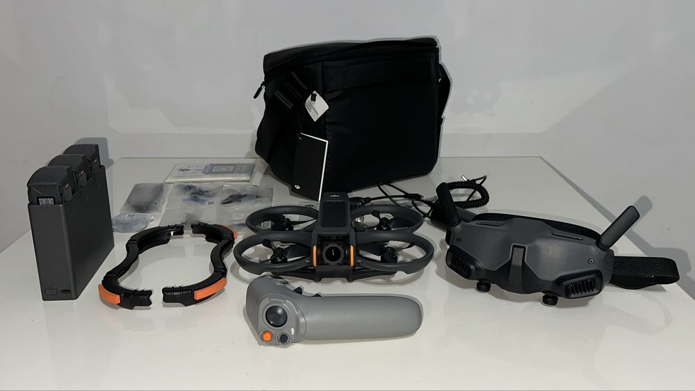 Drona Dji Avata 2 , 3 baterii, goggles 2 , RC motion 2