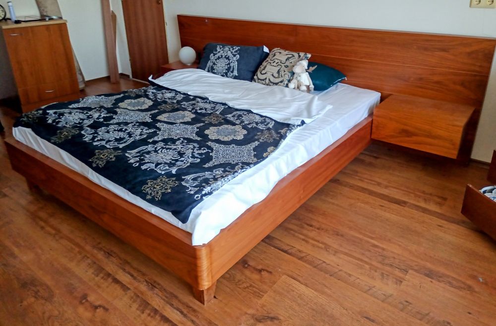 Двойно легло с матрак 160/200 и 2 нощни шкафчета