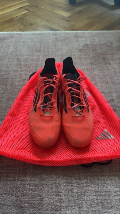 Футболни обувки adidas f50
