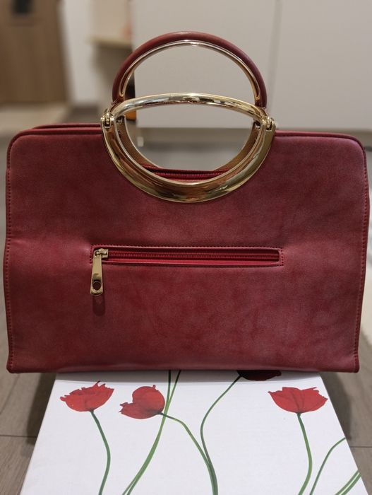 Vând geantă de mână deosebită