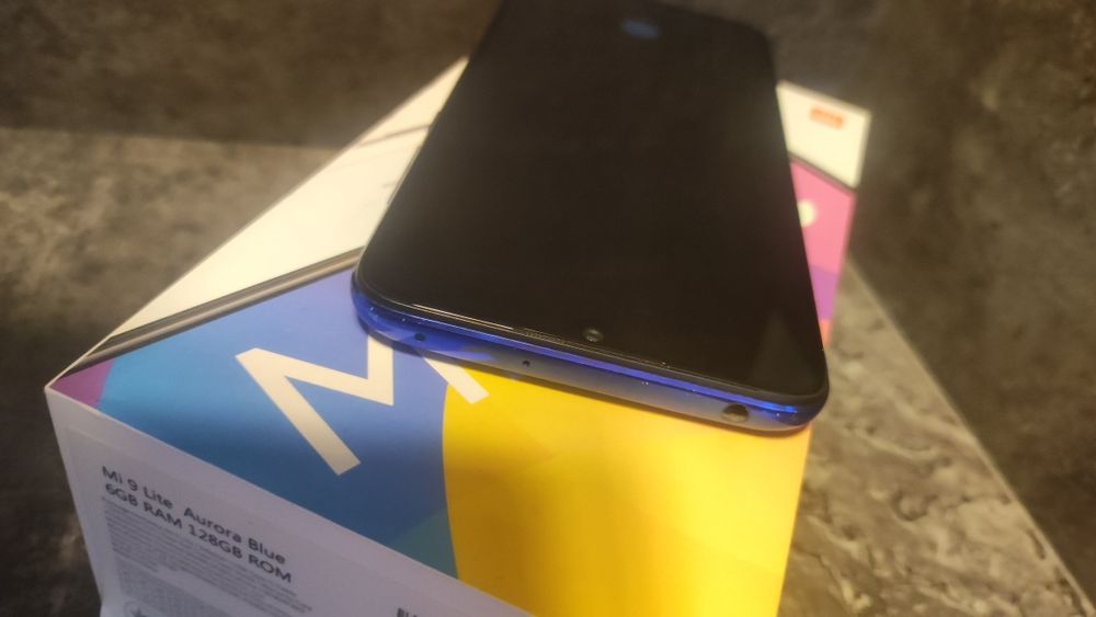 Продам Xiaomi Mi 9 lite 6/128gb blue