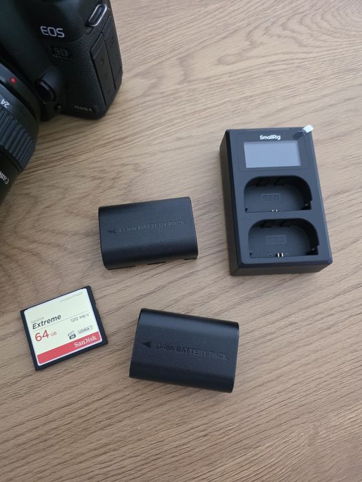 Canon EOS 5D Mark II DSLR profesional + accesorii