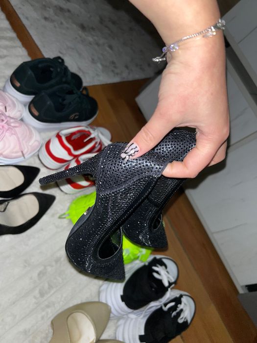 Чисто нови обувки на цена между 30-50 лв