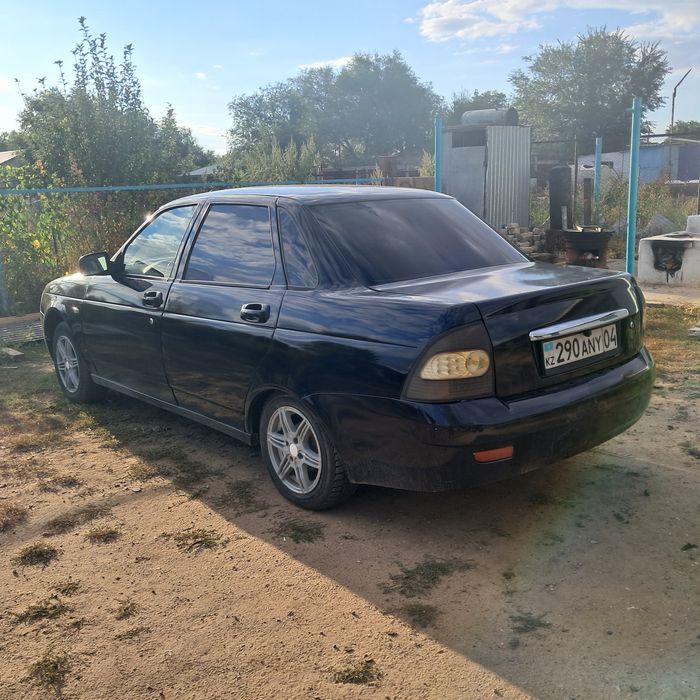 Продам авто приора седан.