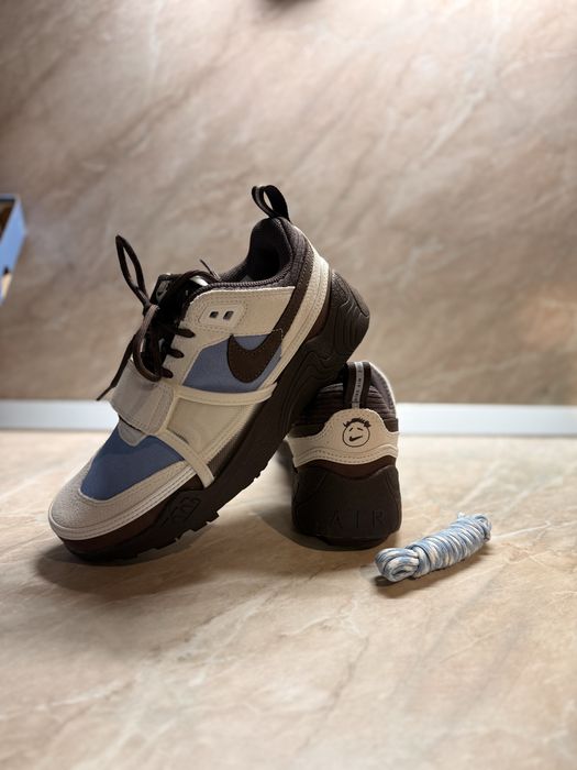 Travis Scott × Nike Zoom Field Jaxx "Pale Ivory / Leche Blue”