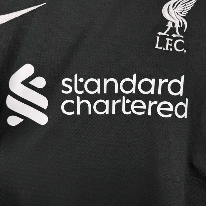 Ливърпул 24/25 гостуваща тениска