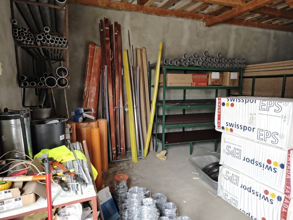 Depozit de materiale de construcții!