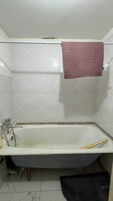 СРОЧНО !! Продается квартира в Яшнабаде 1/1/4 ( 40 кв/м ) 58-военный