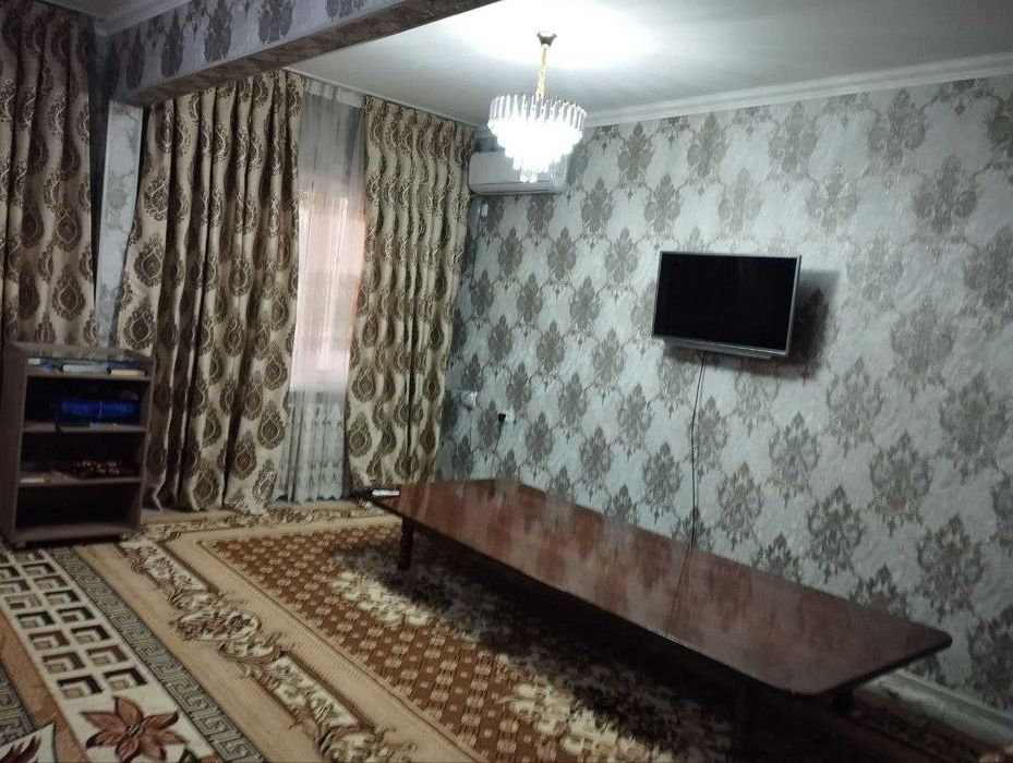 Продам 4 комнатную   на Карасу 1  лоджия  6 на 2 
возле  Дунё