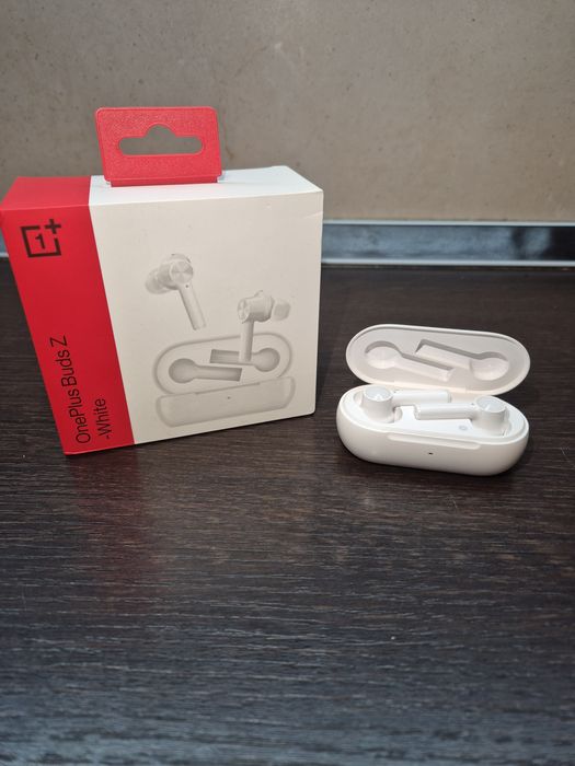 Căști wireless OnePlus Buds Z, albe – cu husă de încărcare, stare foarte bună